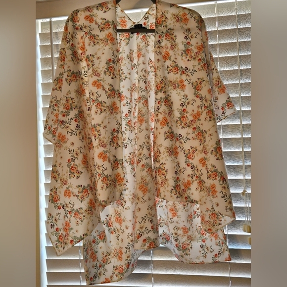 Marcus Adler Tops - Marcus Adler New York One Size Floral Kimono